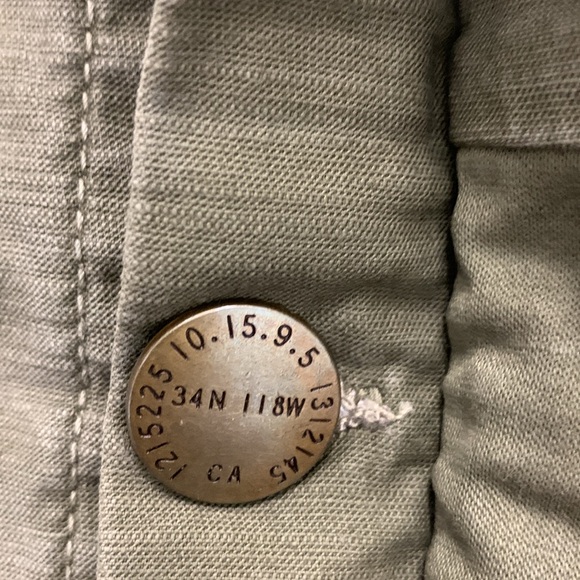 Current for men - Picture 3 of 3